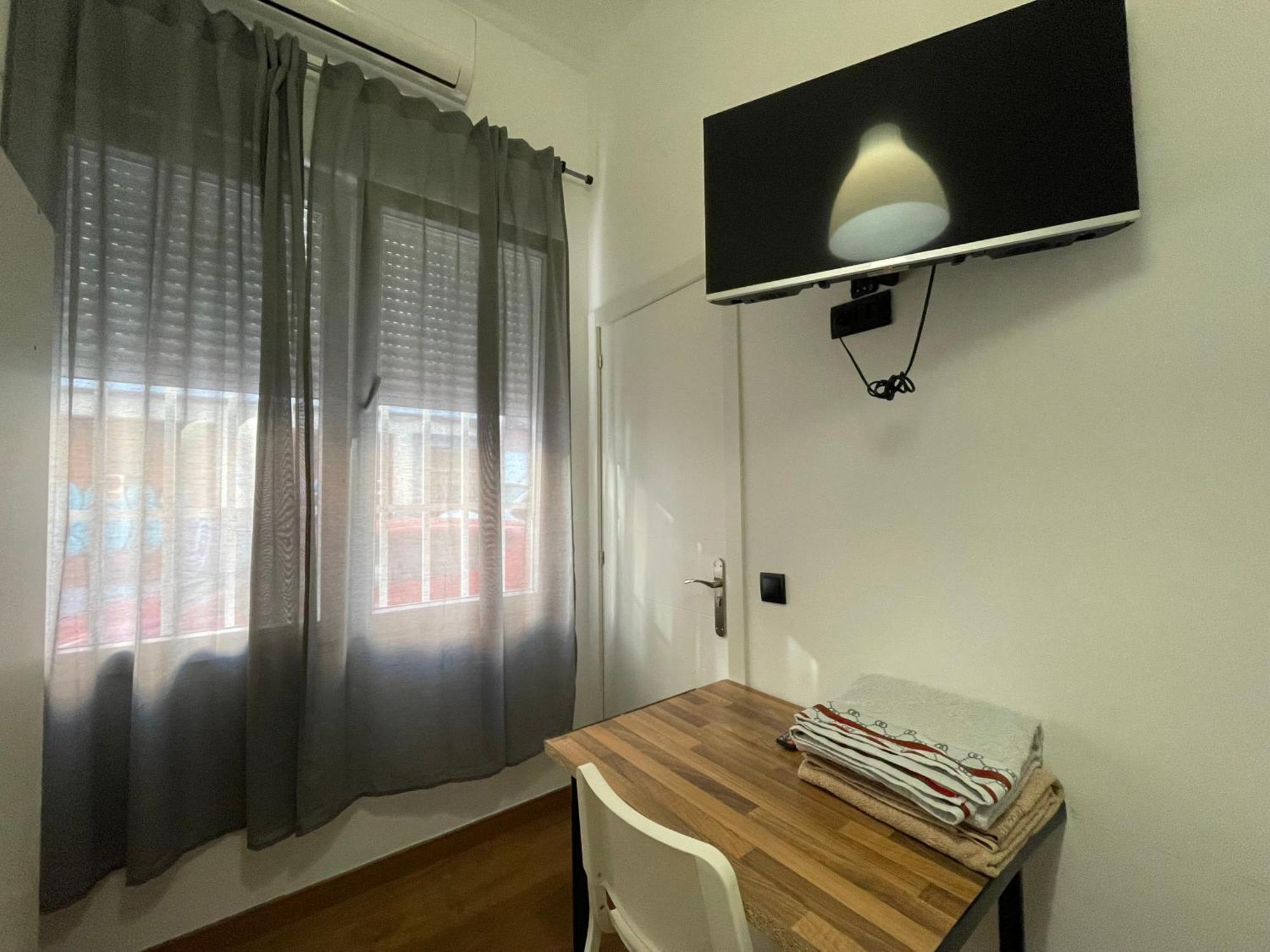Homestay Lopez Pando Madrid Bagian luar foto